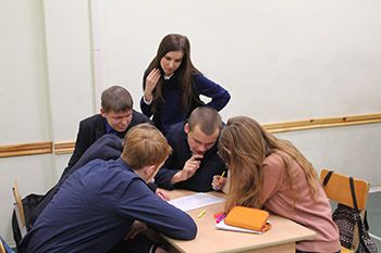 Отборочные туры на игру «Знаешь ли ты экономику?» среди учащихся старших классов школ г. Курска.
